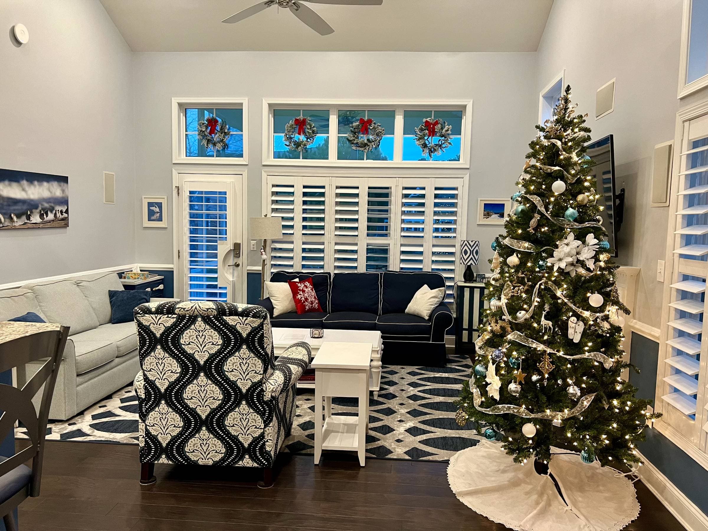 The living room is beautifully decorated for the holidays in this photo, featuring a sparkling Christmas tree from a past season—showing how festive and cozy your stay can feel in December.